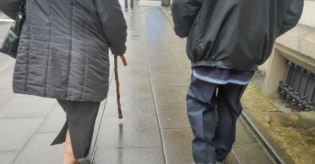 Jutro ważne zmiany dla emerytów. ZUS może zawiesić świadczenie