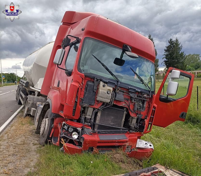 Kierująca osobówką nie zauważyła znaku stop.