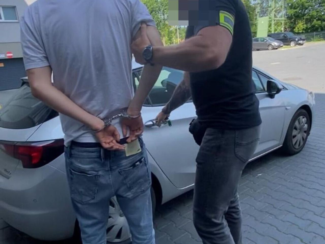 Ścigali go siedmioma listami gończymi. 24-letni oszust żył w ciągłym biegu, aby uniknąć policji