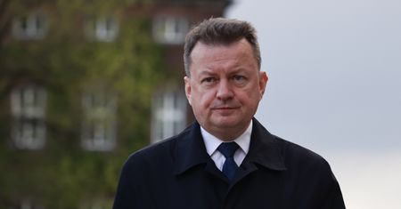 Błaszczak straci immunitet? "Powinien połknąć język"
