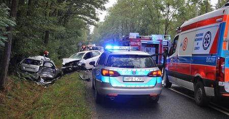 Tragiczny wypadek na Dolnym Śląsku. Zderzyły się 4 samochody. 29-latek nie żyje