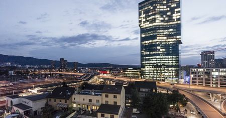 Tak zarabia się w Szwajcarii. Nie tylko lekarzy obsypują złotem