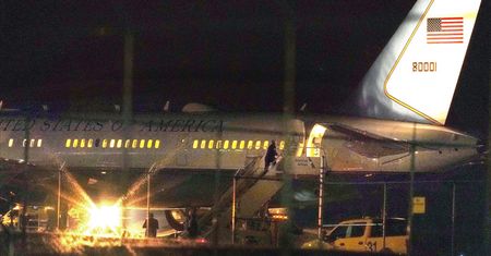 USA. Incydent tuż po starcie. Air Force Two z wiceprezydentem Pencem musiał zawrócić na lotnisko
