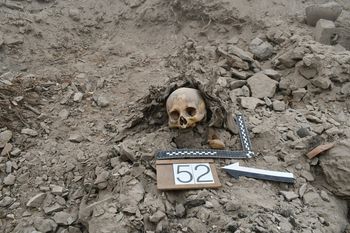 Tajemnice masakry odkryte na cmentarzysku w Peru. Ślady odkopali Polacy