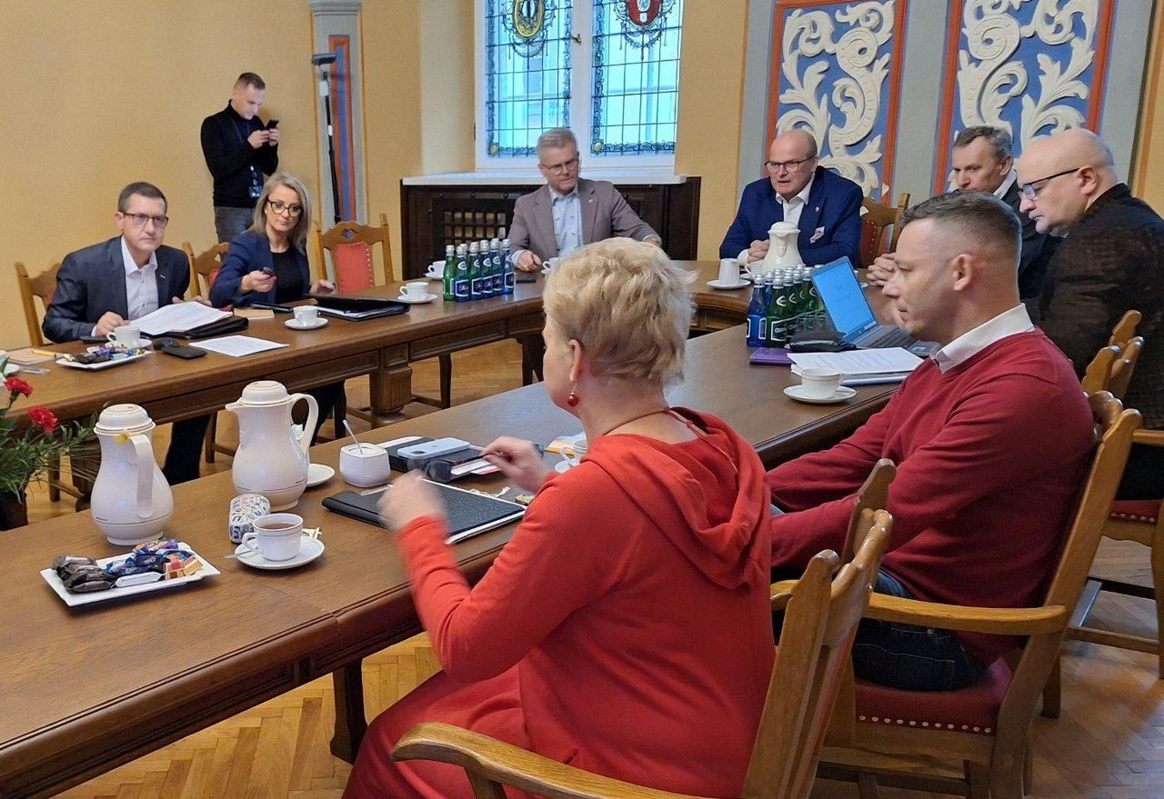 Zespół tzw. odpadowy pierwsze posiedzenie miał w listopadzie 2024 roku w refektarzu ratusza w Grudziądzu
