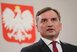 Sędziowie w stanie spoczynku. "Będą dostawać pieniądze za pilnowanie ogródka"