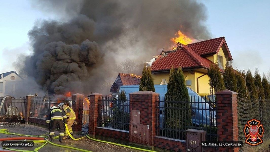 Wybuch w domu w Łomiankach. "Budynek jest częściowo zawalony"