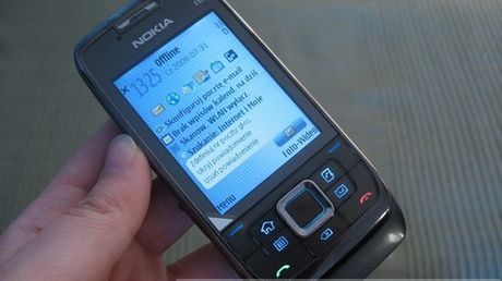 Cellna recenzja: Nokia E66 1
