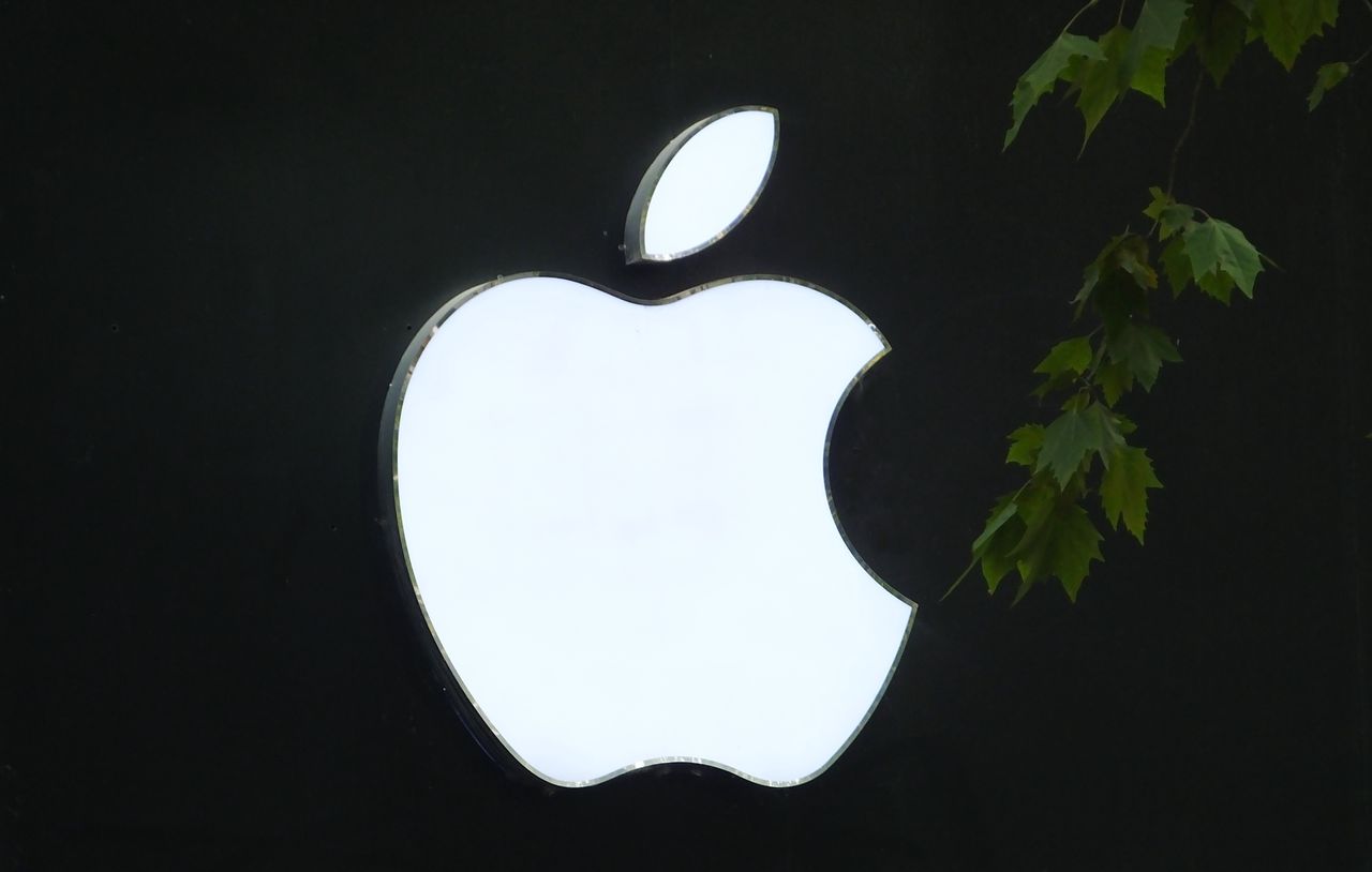 Panic at Apple. The company is pumping 3 million dollars a day