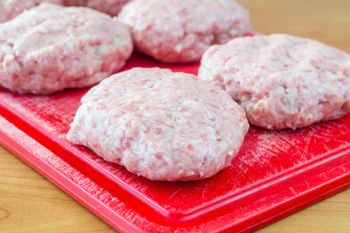 Dodaj zamiast bułki. Mielone wyjdą "palce lizać"