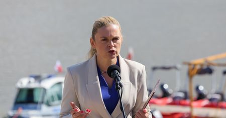 Ministra oburzona zwyczajem na koniec roku. "Żerowanie na uczniach"