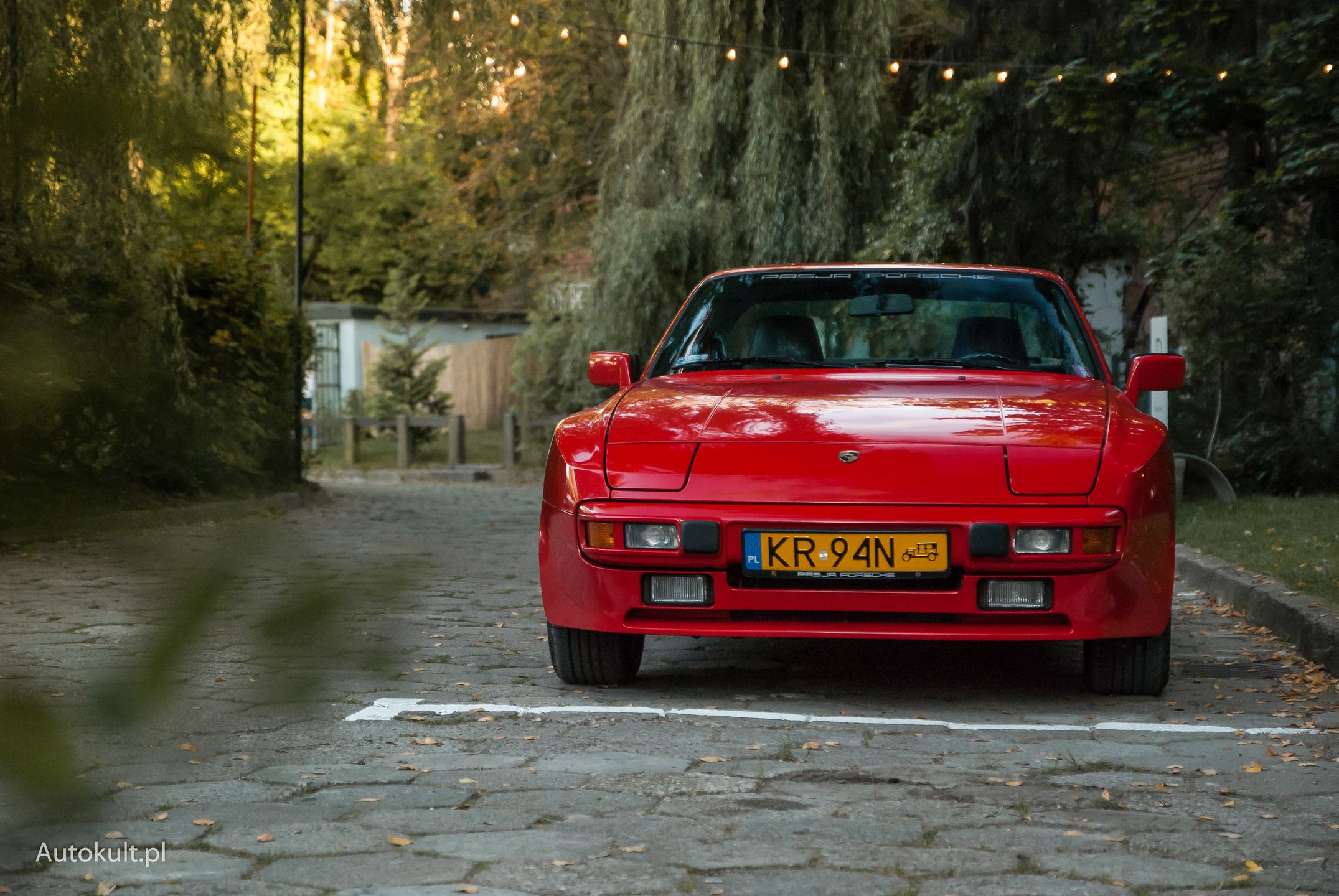 944 jest bardzo podobna do RX-7 FC. Nic dziwnego - te auta przecież ze sobą konkurowały