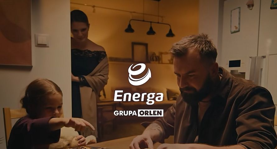 "Razem włączamy emocje" w reklamach Energi