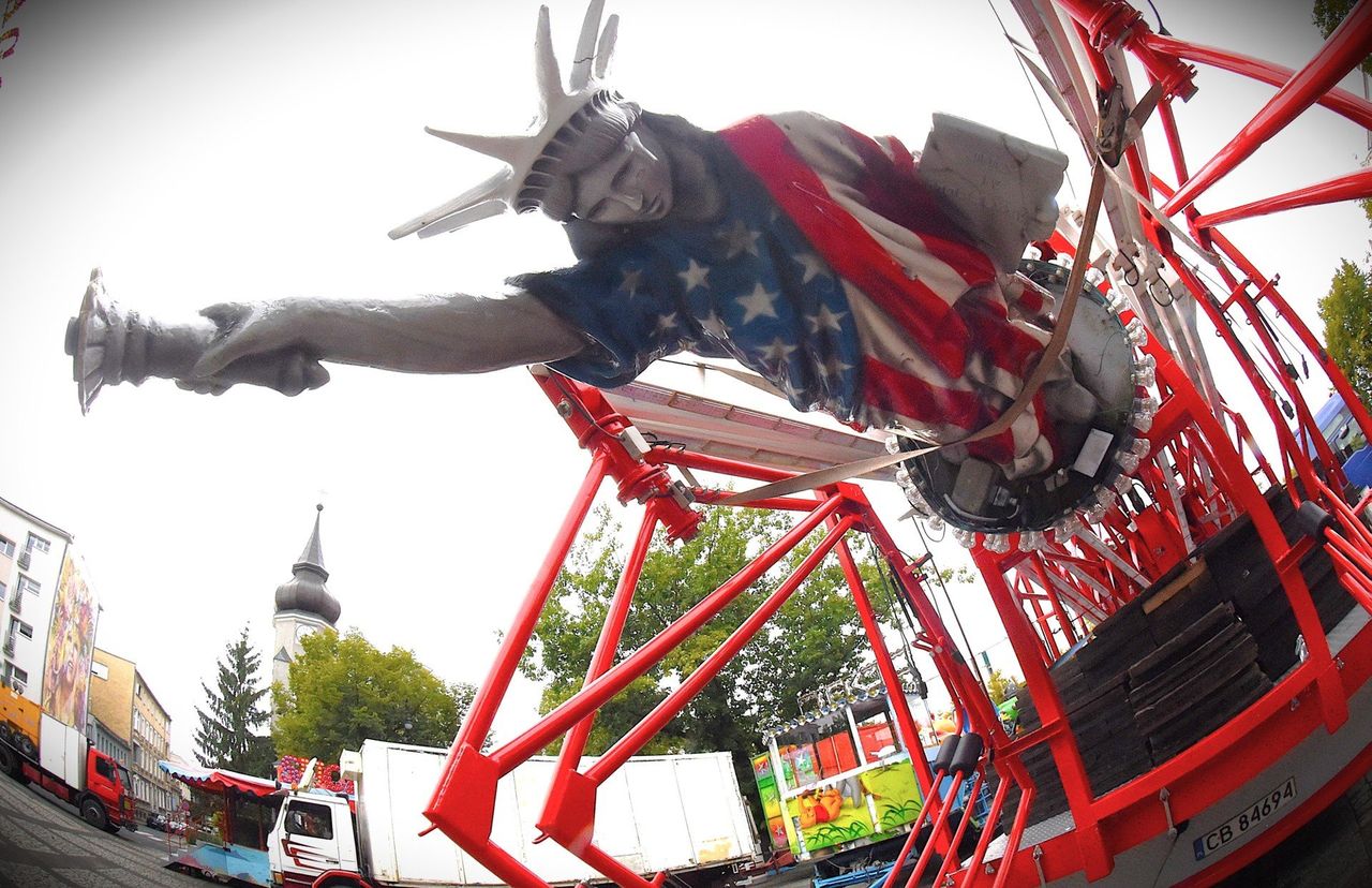 Zielona Góra: Lunapark ostatni zwija się po Winobraniu, policja podsumowuje święto