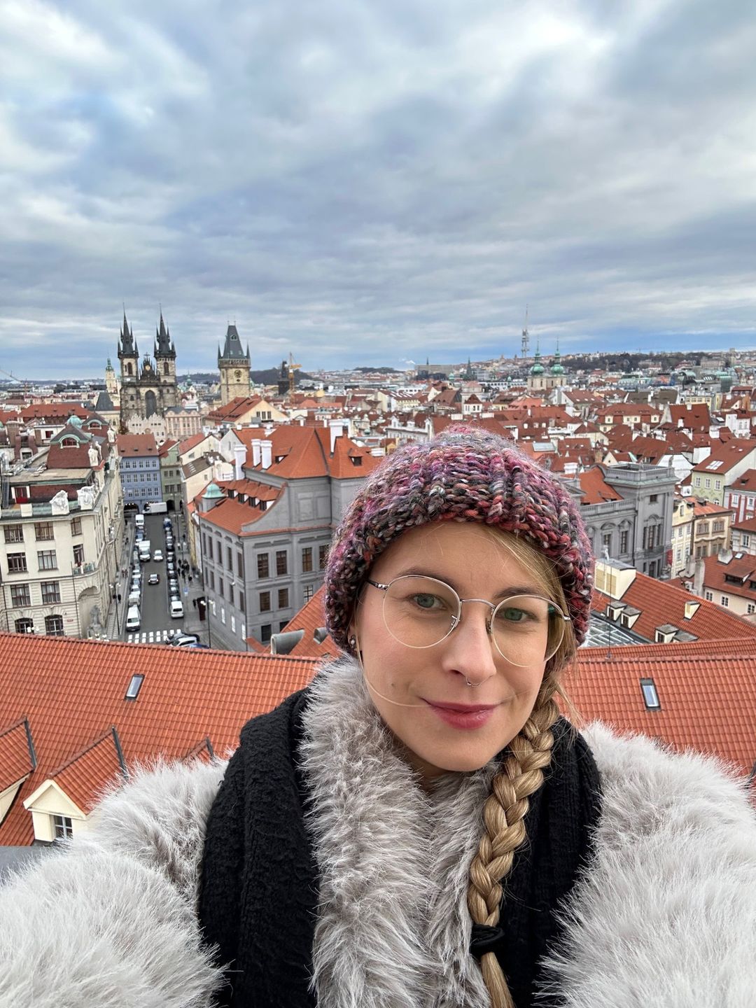 Widok na jarmark w Pradze 