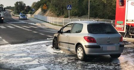 Kupił samochód w komisie. W trakcie jazdy auto stanęło w płomieniach