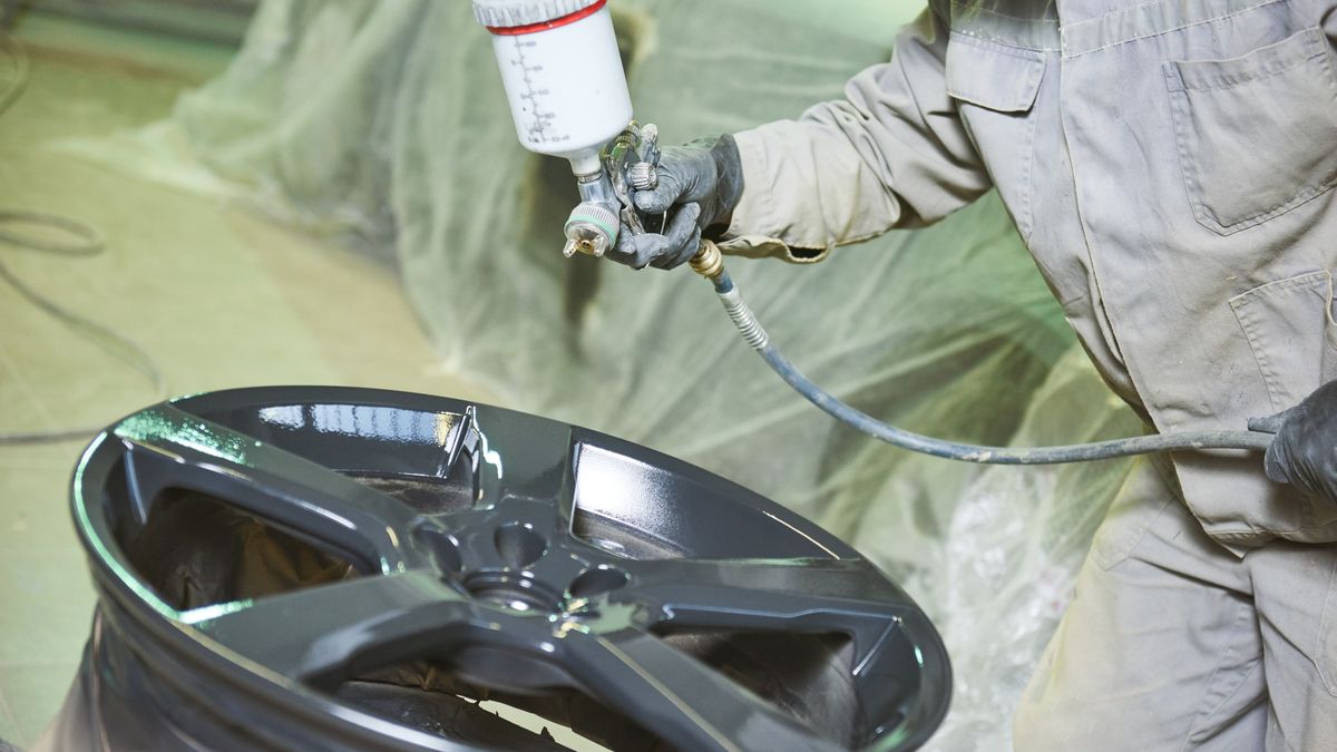 Malowanie felg aluminiowych powinno być wykonane tylko metodą proszkową. Inne nie ma większego sensu - szkoda czasu i pieniędzy.