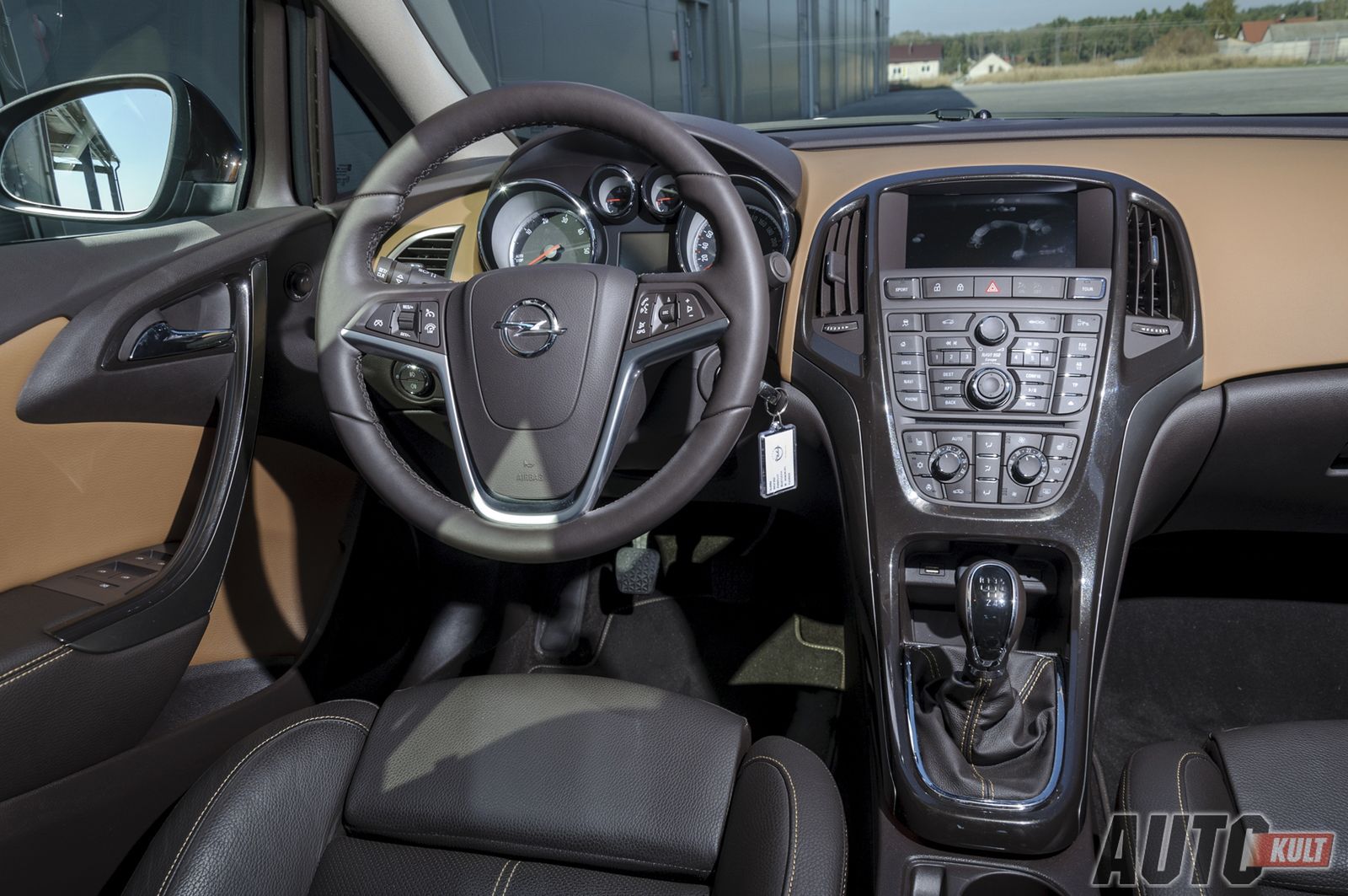 Opel Astra Sedan vs. Renault Fluence vs. Škoda Octavia vs. Toyota Corolla - galeria testowa 8