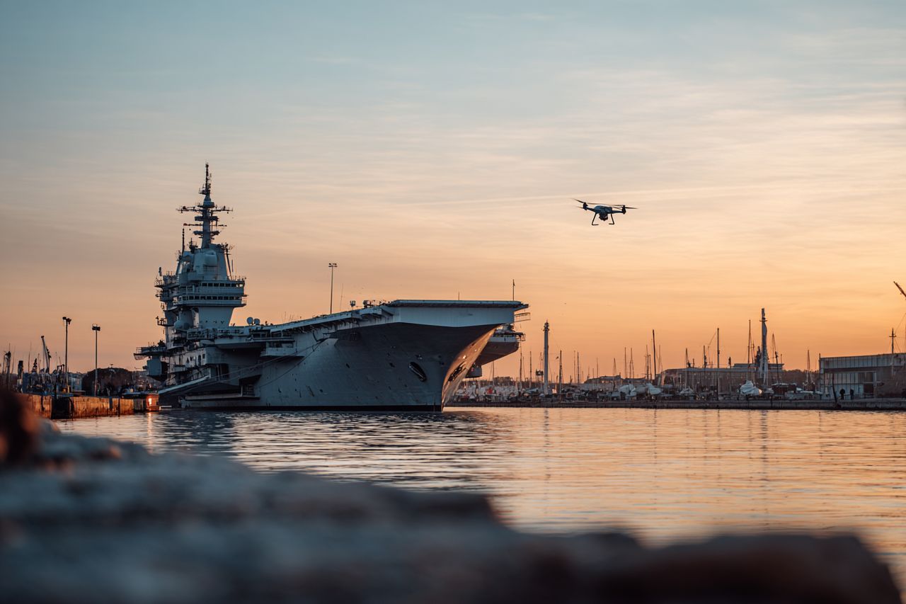 Rosyjski dron nad francuskim lotniskowcem w Malmö – Szwedzi zestrzelili intruza w ostatniej chwili