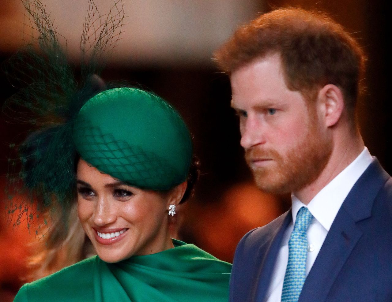 Różnica w komunikatach rodziny królewskiej i Sussexów. Czy Harry i Meghan obrazili się na Królową?