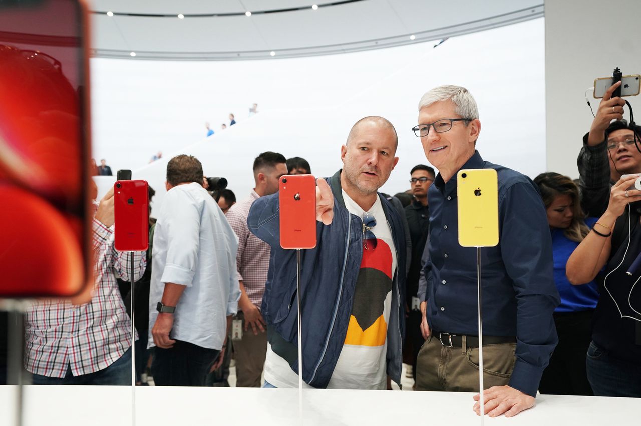 Jony Ive i Tim Cook. (fot. Apple)