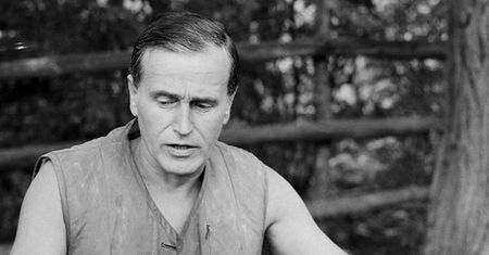 Pamiętasz filmy z Janem Nowickim? Sprawdź się w krzyżówce.