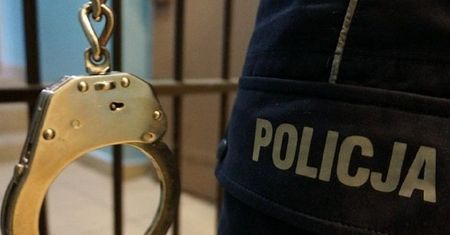 Dziewczyna nie miała litości dla matki. Okradła ją z chłopakiem