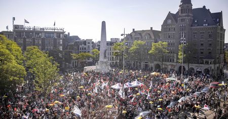 Holendrzy maszerowali ulicami Amsterdamu. Nie chcą obostrzeń