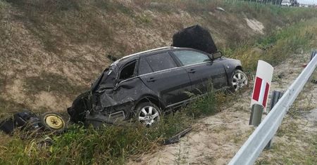 Wypadek na S17 Lublin – Warszawa. Toyota dachowała w rowie, nie żyje 14-latek