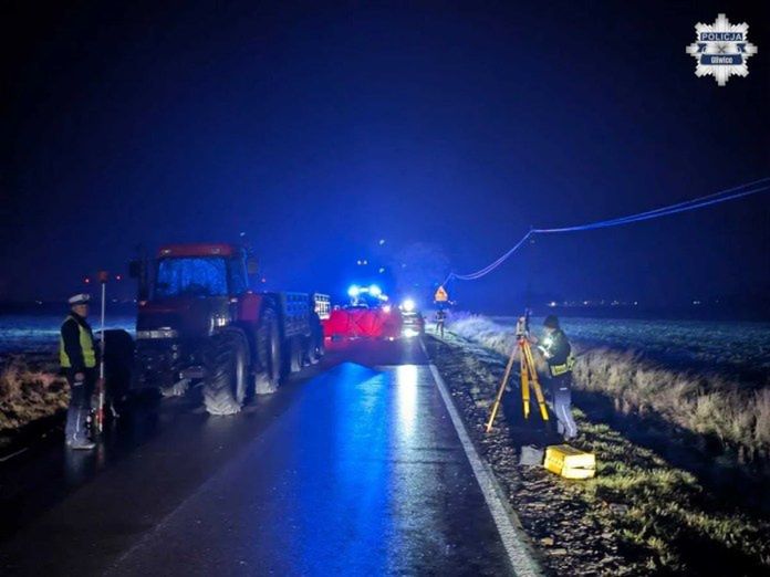 Kotków: Tragiczny wypadek z udziałem ciągnika. 50-letni pieszy zginął potrącony przez BMW