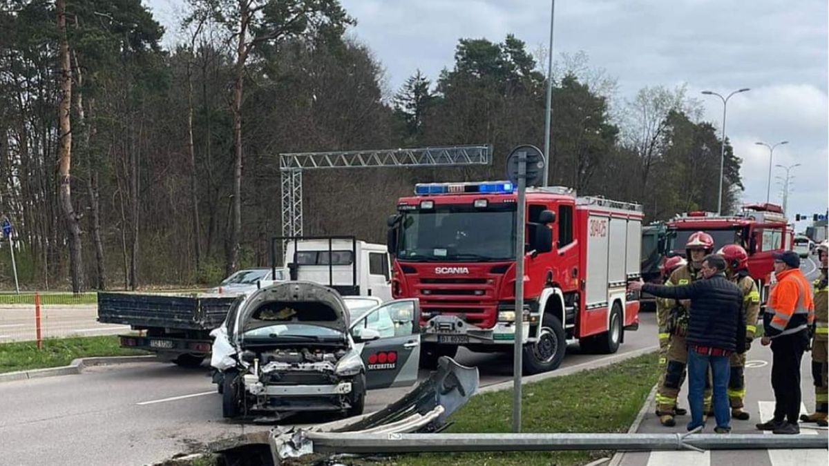 Sprawcą kolizji okazał się pijany policjant