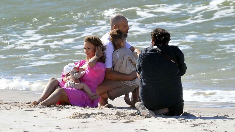 Agnieszka Kaczorowska zabrała na wakacje sztab asystentów