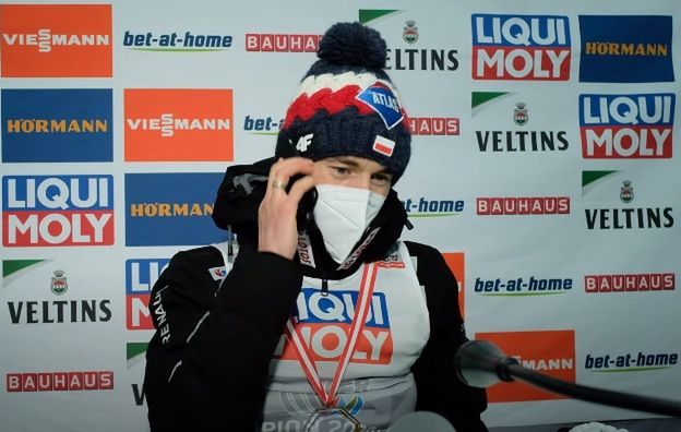Kamil Stoch odebrał telefon od żony w czasie konferencji