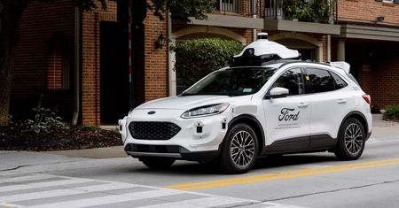 Ford wycofuje się z wyścigu o autonomiczną jazdę. Firma wybiera prostsze rozwiązanie