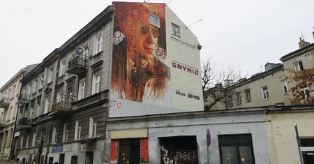 Nowy mural gotowy. To zapowiedź serialu „Erynie” z Marcinem Dorocińskim w roli głównej