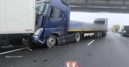 Wrocław. Karambol z udziałem czterech ciężarówek