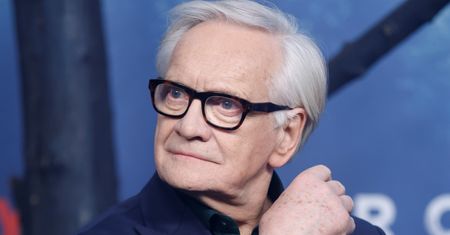 "Uwikłani w reguły życia katolickiego". Andrzej Seweryn mówi, czym to skutkuje
