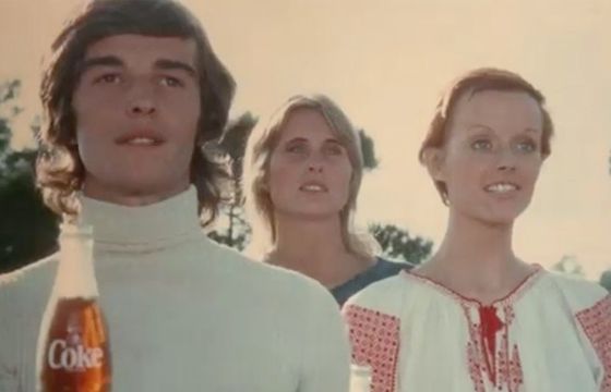 Coca-Cola odświeżyła własną reklamę sprzed 45 lat (wideo)