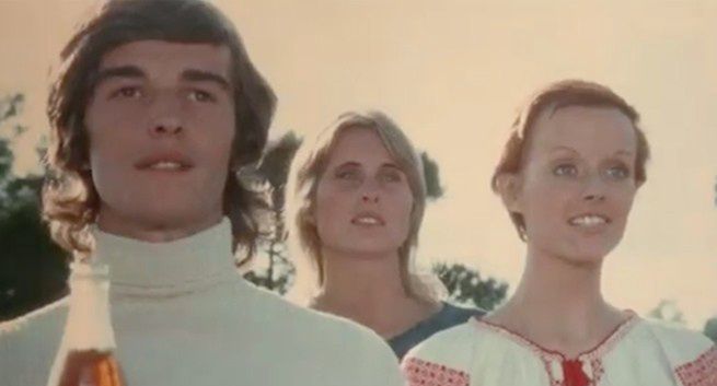 Coca-Cola odświeżyła własną reklamę sprzed 45 lat (wideo)