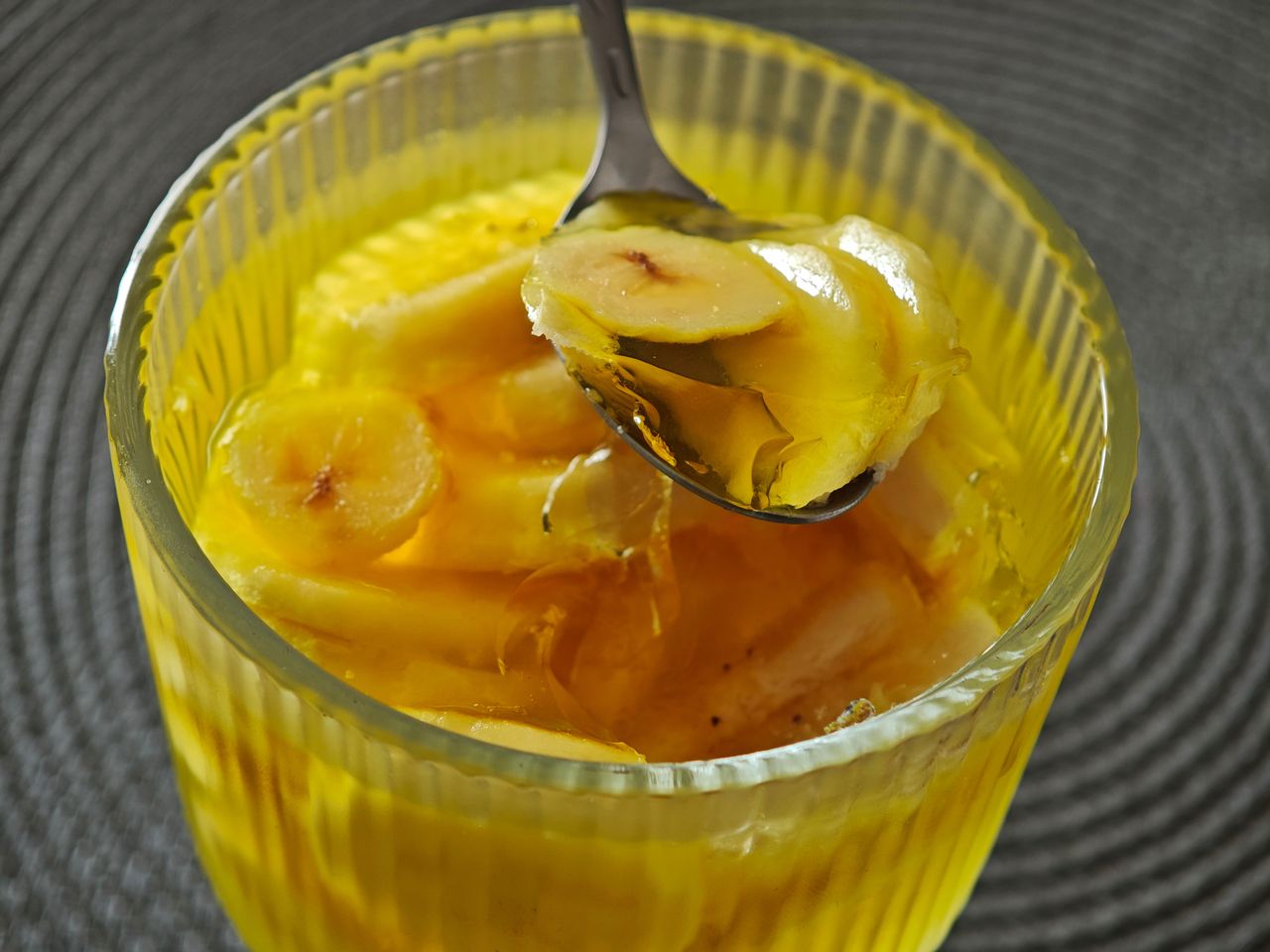 Banan w nowej roli. Ten deser robi się w chwilę i ratuje, gdy łapie ochota na słodkie