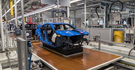Tankowanie, a nie ładowanie - w fabryce BMW w Lipsku nauczyłem się obsługiwać roboty