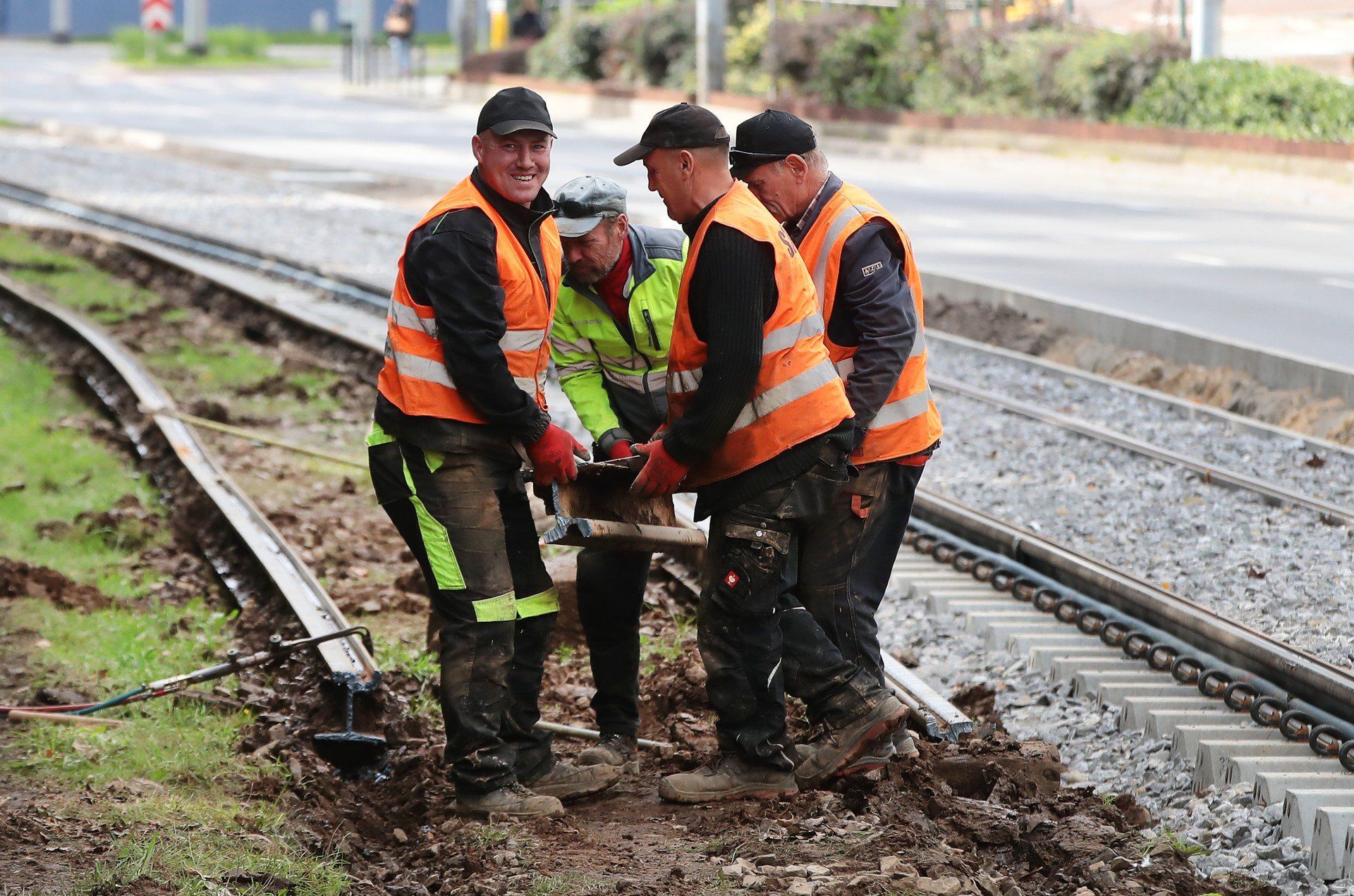 Długość remontowanego toru to łącznie około 730 m - od konstrukcji bezpodsypkowej przebudowanego torowiska na skrzyżowaniu ul. Piłsudskiego i Matejki do przystanku przy skrzyżowaniu z ul. Malczewskiego