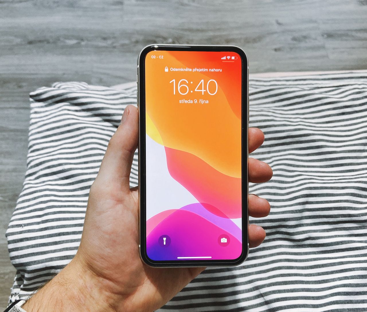 iPhone 12 Pro bez wcięcia? Tak sugeruje kod iOS 14