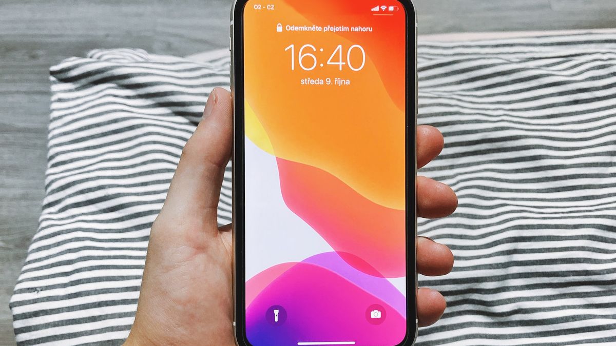 iPhone 12 Pro bez wcięcia? Tak sugeruje kod iOS 14 1