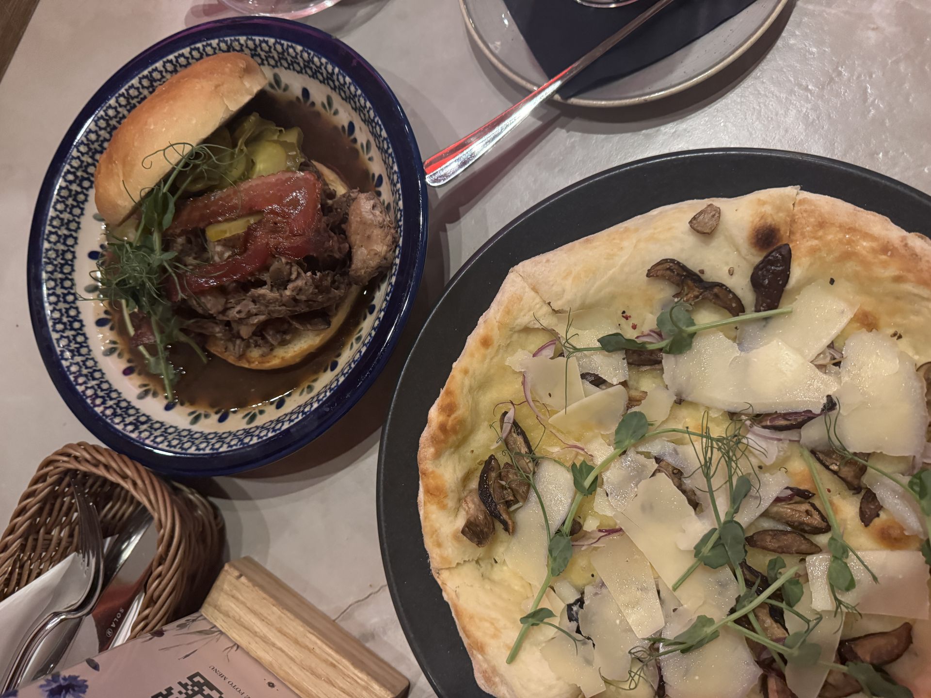 Maczanka po krakowsku i podpłomyk z grzybami u Ewy Wachowicz