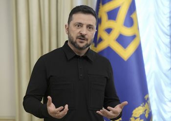 Zełenski o zakupie amerykańskiej broni przez NATO. Wskazał cel Ukrainy
