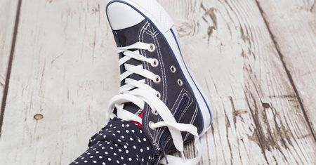 Po co trampki mają dziurki? Wcale nie do wentylacji