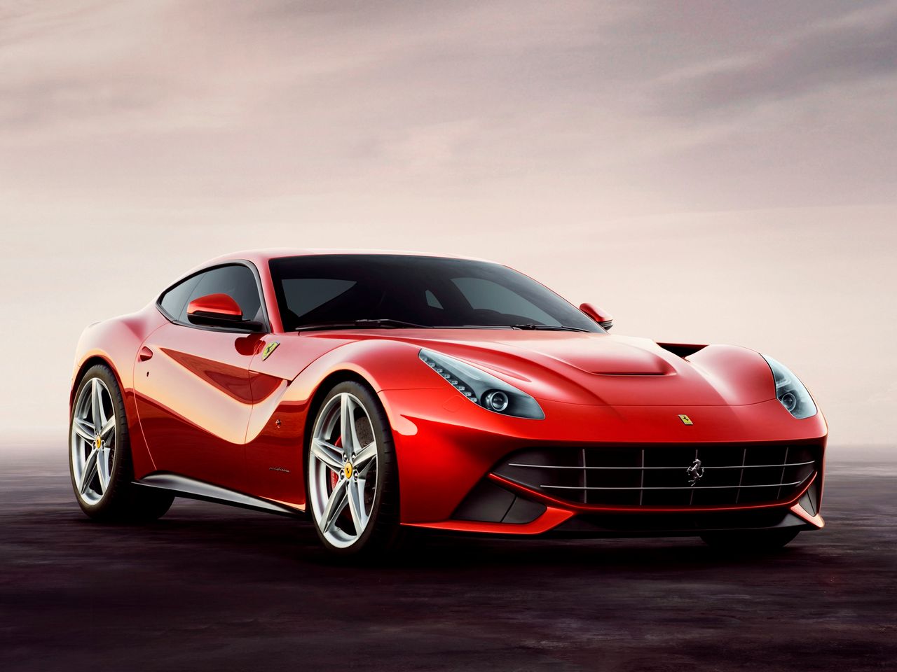 740 KM pozwala rozpędzić Ferrari F12berlinetta do 100 km/h w 3,1 s. Prędkość maksymalna według oficjalnych danych przekracza 340 km/h.