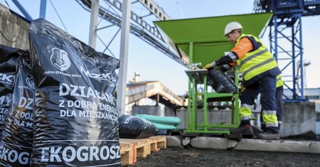 Premier mówi o klęsce urodzaju, ale węgiel nie wszędzie dotarł