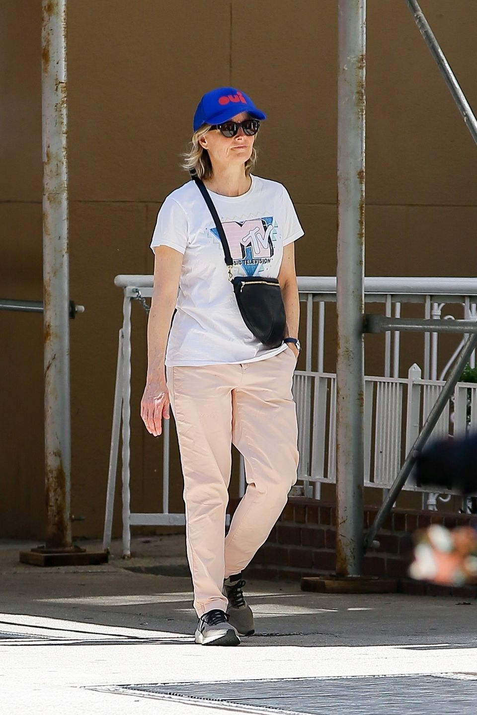 Jodie Foster "przyłapana" na spacerze